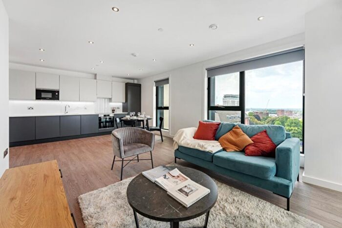 3 Bedroom Flat To Rent In Sienna House, Sutton, SM1