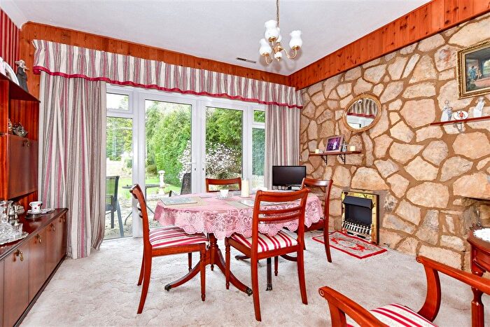 2 Bedroom Detached Bungalow For Sale In North Pole Road, Barming, Maidstone, Kent, ME16