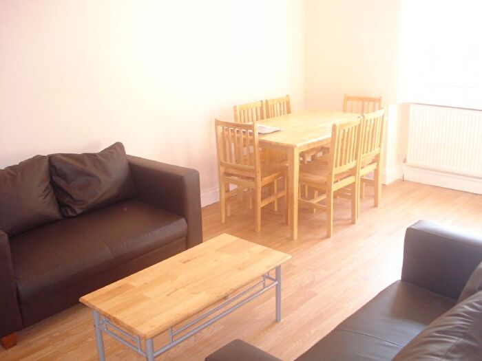 3 Bedroom Flat To Rent In Haverstock Hill, London, NW3