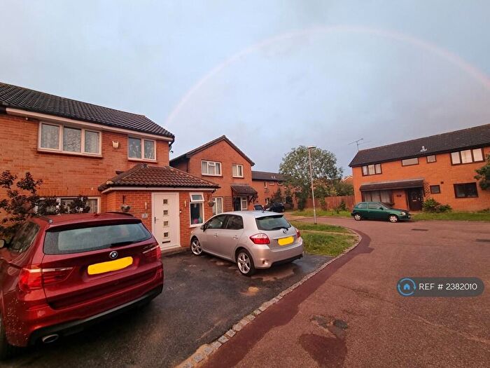 4 Bedroom Semi-Detached House To Rent In Burniston Close, Lower Earley, Reading, RG6