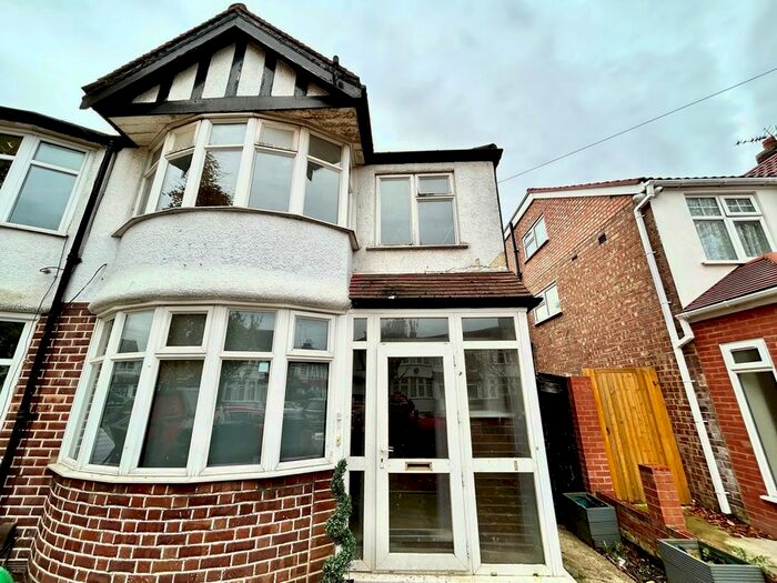 2 Bedroom Maisonette To Rent In Tees Avenue, Perivale, Greenford, UB6