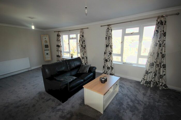3 Bedroom Flat To Rent In Robin Parade, The Broadway, Farnham Common, SL2