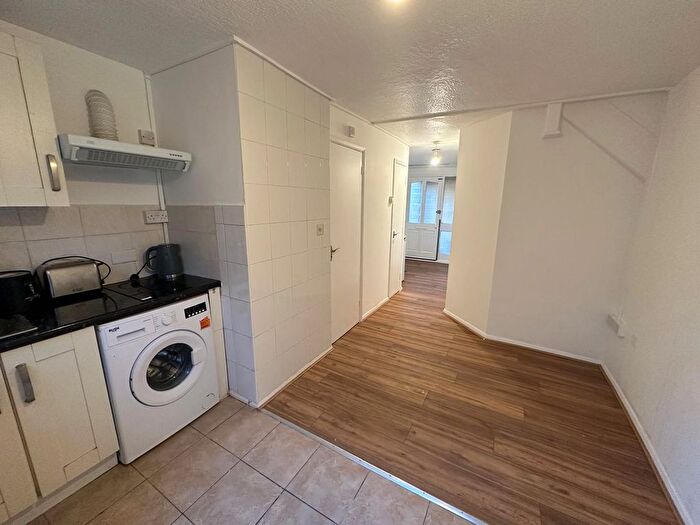 1 Bedroom Flat To Rent In Edmeston Close, London, E9