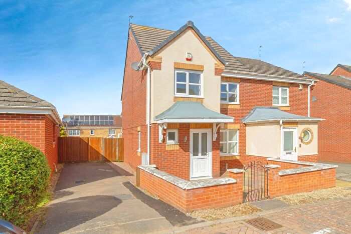3 Bedroom Semi-detached House For Sale In Marsham Close, Hamilton, Leicester, Leicestershire, LE5