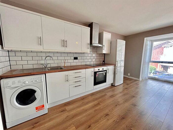 1 Bedroom Apartment To Rent In St. Egbert's Way, North Chingford, E4