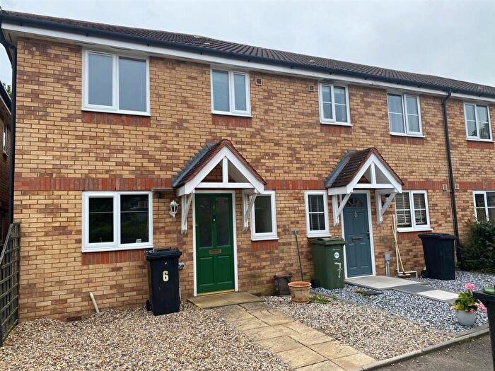 3 Bedroom End Of Terrace House For Sale In Meadow Close, Beeston, SG19