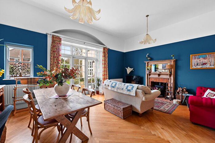 2 Bedroom Flat For Sale In Wickham Road, Croydon, CR0