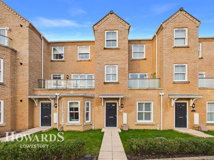 3 Bedroom Town House For Sale In St Marys Court, Lowestoft, NR33