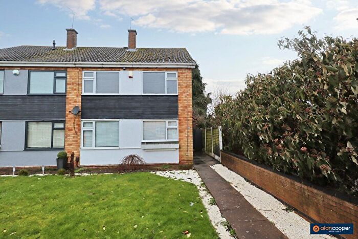 4 Bedroom Semi Detached House For Sale In Stafford Close, Bulkington, Bedworth, CV12