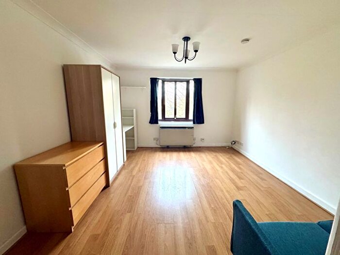 Studio To Rent In Glyn Avenue, New Barnet, Barnet, EN4