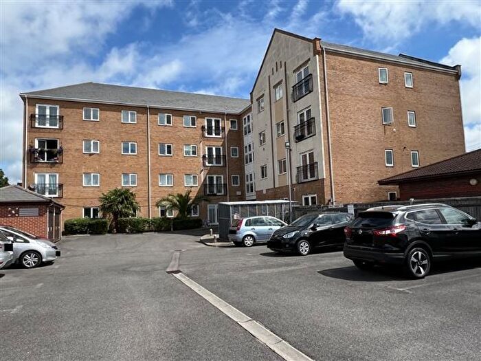 2 Bedroom Flat To Rent In Peelers Gate, - Wayte Street, Cosham, Portsmouth, Hampshire, PO6