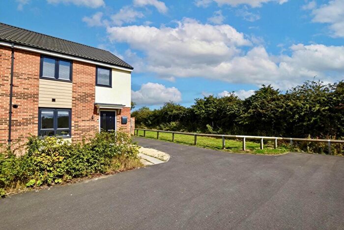3 Bedroom Semi-Detached House For Sale In Farm Close, Holystone, NE27
