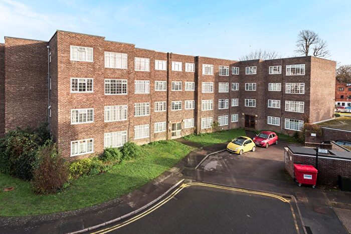 2 Bedroom Apartment To Rent In Slough, Berkshire, SL1