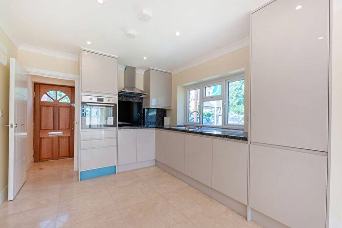 2 Bedroom Bungalow For Sale In Kings Road, South Norwood, London, SE25