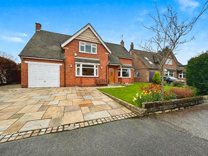 4 Bedroom Detached House For Sale In Fairbourne Close, Wilmslow, SK9