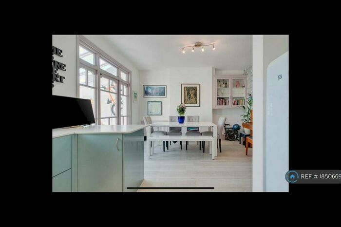 5 Bedroom Terraced House To Rent In Highworth Road, London, N11