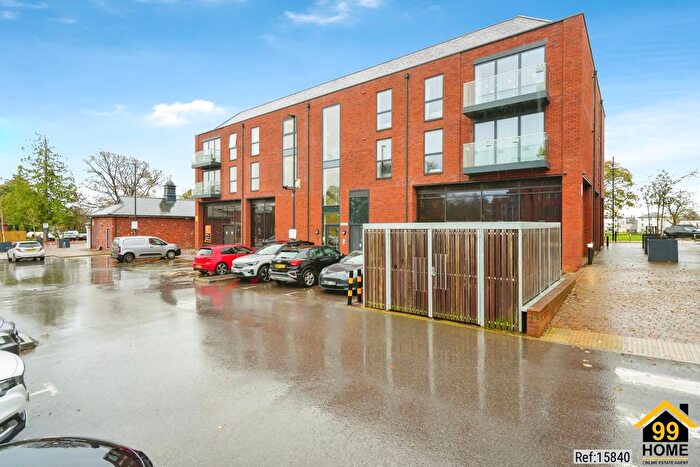 2 Bedroom Flat For Sale In West Castle Street, Bicester, Oxfordshire, OX25