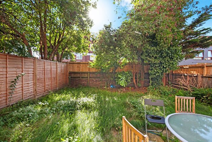 4 Bedroom Flat To Rent In Canrobert Street, London, E2