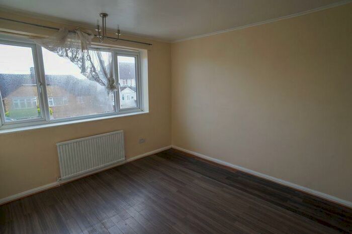 4 Bedroom Semi-Detached House To Rent In North Avenue, Canvey Island, SS8