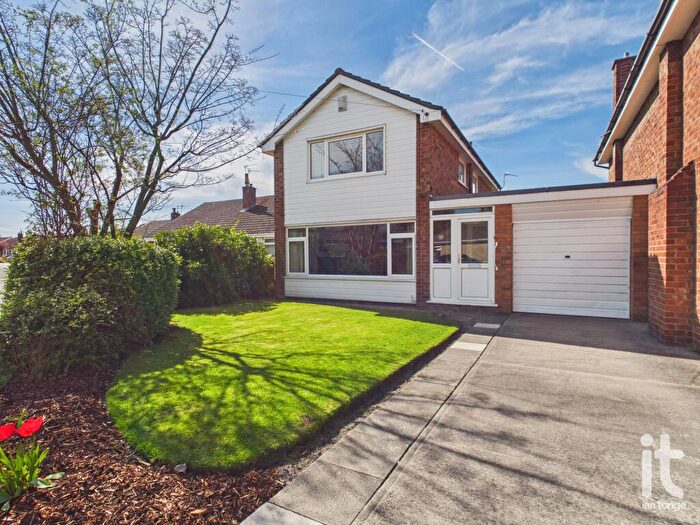 3 Bedroom Link Detached House For Sale In Warwick Drive, Hazel Grove, Stockport, SK7