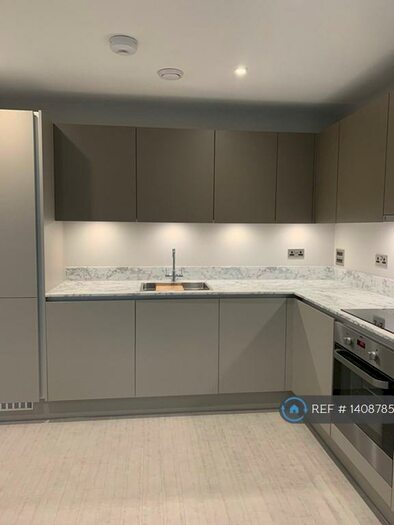 1 Bedroom Flat To Rent In Vanburgh Court, Slough, SL2