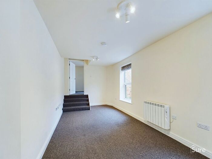 1 Bedroom Flat To Rent In High Street, Burton-On-Trent, Staffordshire, DE14