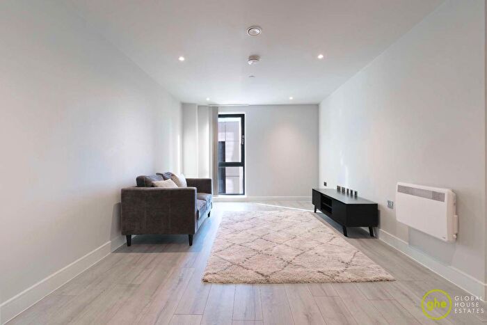 2 Bedroom Flat To Rent In St Martins Place, Birmingham, Uk, B15