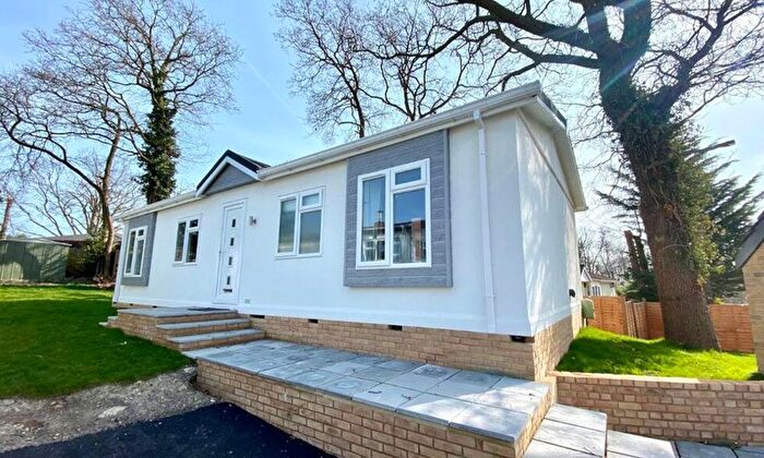 2 Bedroom Mobile/park Home For Sale In The Reddings, Cheltenham, GL51