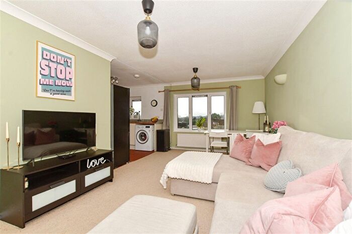 1 Bedroom Flat For Sale In Willow Close, Beare Green, Dorking, Surrey, RH5