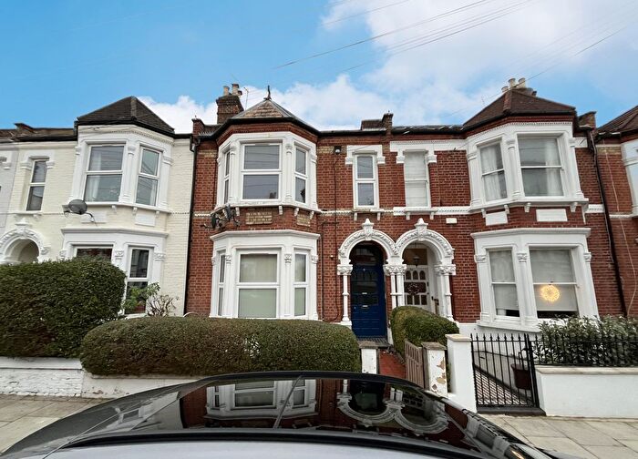 2 Bedroom Flat For Sale In B Childebert Road, Balham, London, SW17