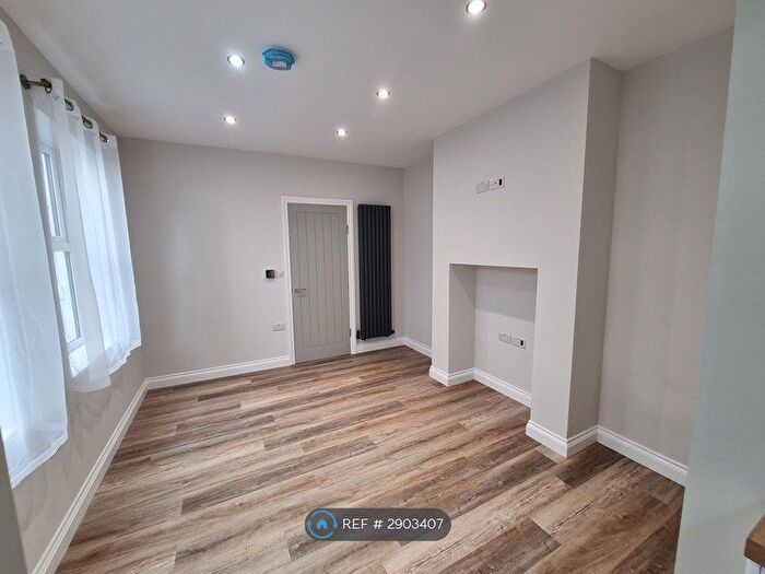 2 Bedroom Flat To Rent In Courthill Road, London, SE13