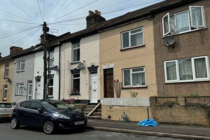 2 Bedroom Terraced House To Rent In Weston Road, Rochester, ME2