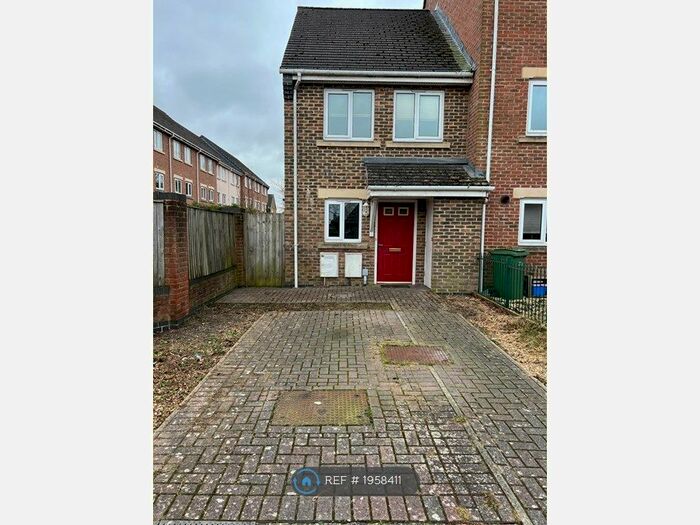 2 Bedroom Semi-Detached House To Rent In The Oaks, Newbury, RG14