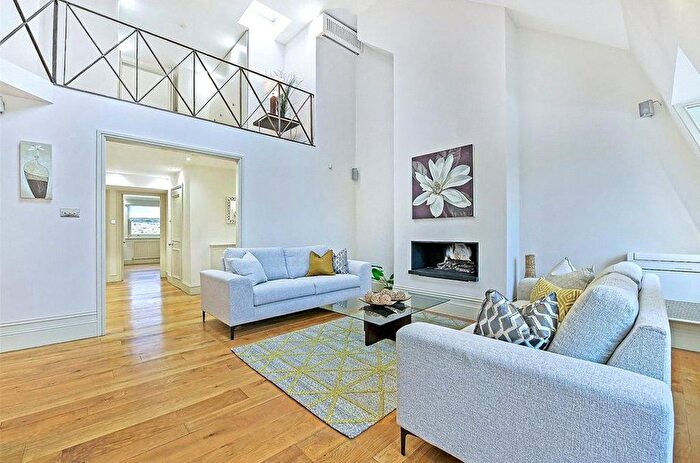 3 Bedroom Flat To Rent In Rutland Gate, London, SW7