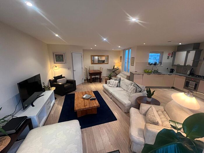 3 Bedroom Flat To Rent In Bridge Wharf, Chertsey, KT16