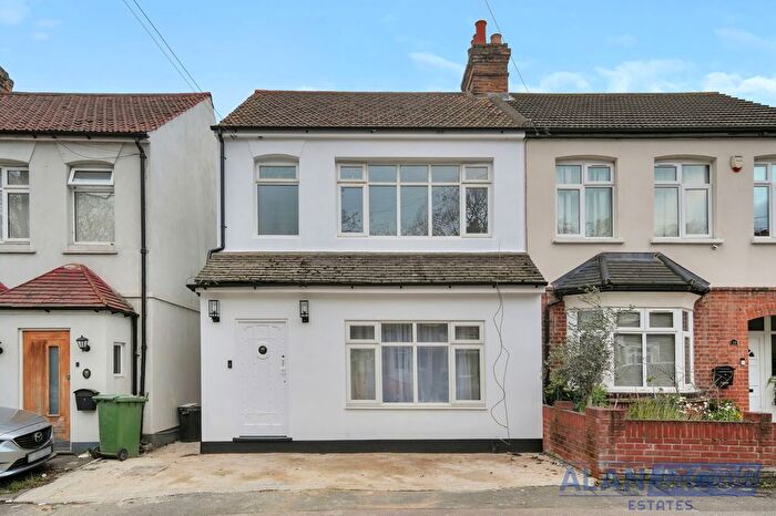 2 Bedroom Flat To Rent In Hainault Road, Romford, RM5