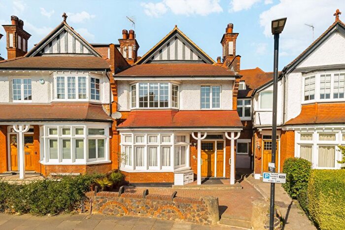 3 Bedroom Flat To Rent In Woodberry Crescent, London, N10