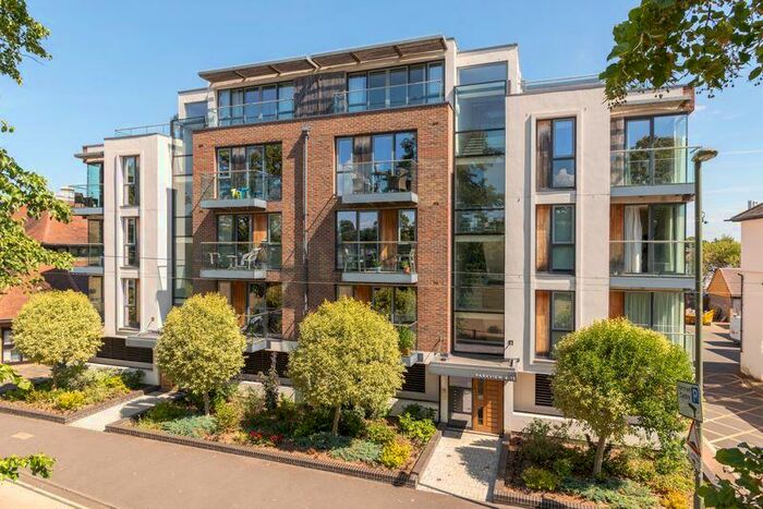 2 Bedroom Apartment To Rent In Queens Road, Hersham, KT12