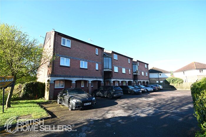 1 Bedroom Flat For Sale In Fairfax Avenue, Basildon, Essex, SS13