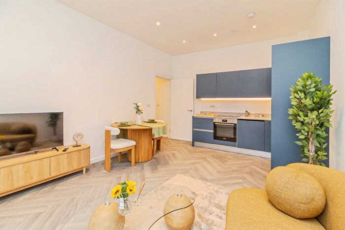 2 Bedroom Flat For Sale In Caldecotte Lake Drive, Caldecotte, Milton Keynes, MK7