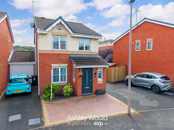3 Bedroom Link Detached House For Sale In Kererwin Close, Cradley Heath, B64