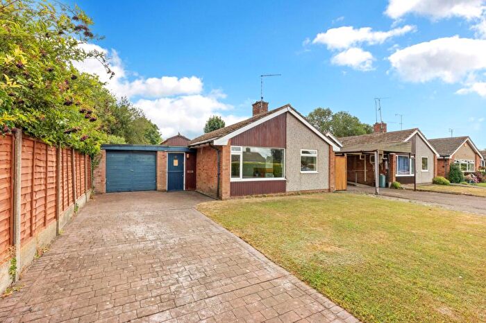 2 Bedroom Detached Bungalow For Sale In Putnams Drive, Aston Clinton, HP22