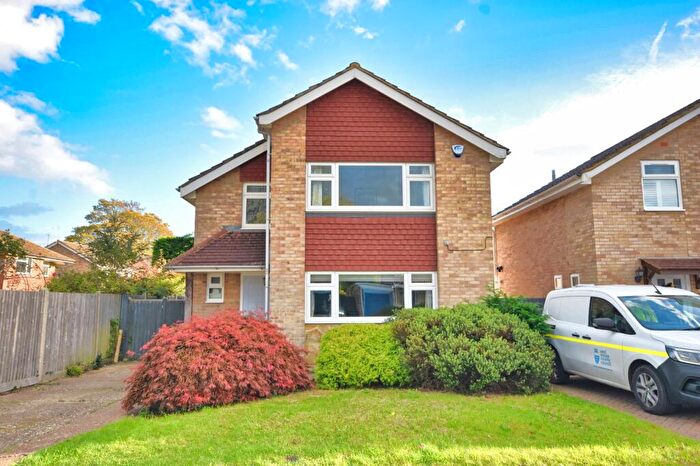 3 Bedroom Detached House For Sale In Landen Park, Horley, Surrey, RH6