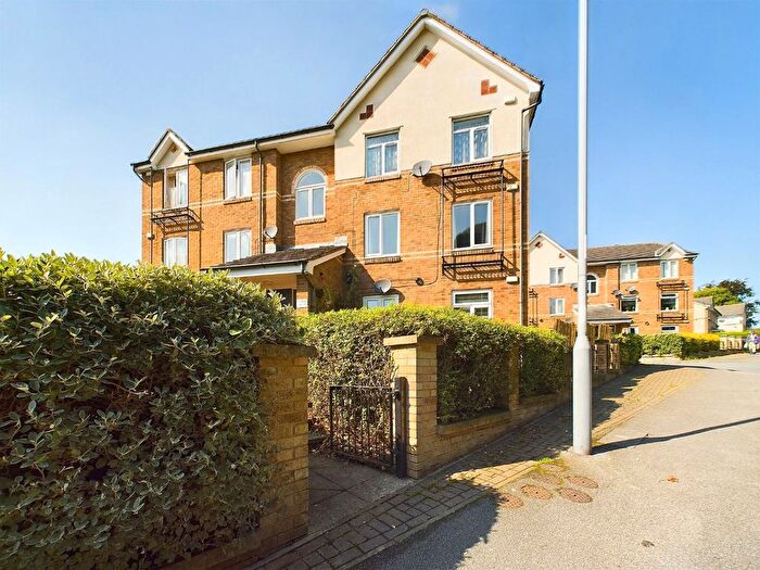 2 Bedroom Flat To Rent In Ley Top Lane, Allerton, Bradford, BD15