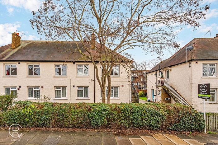 3 Bedroom Flat For Sale In Browning Avenue, London, W7