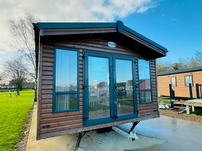 2 Bedroom Mobile/park Home For Sale In Lineside, Hubberts Bridge, Boston, PE20