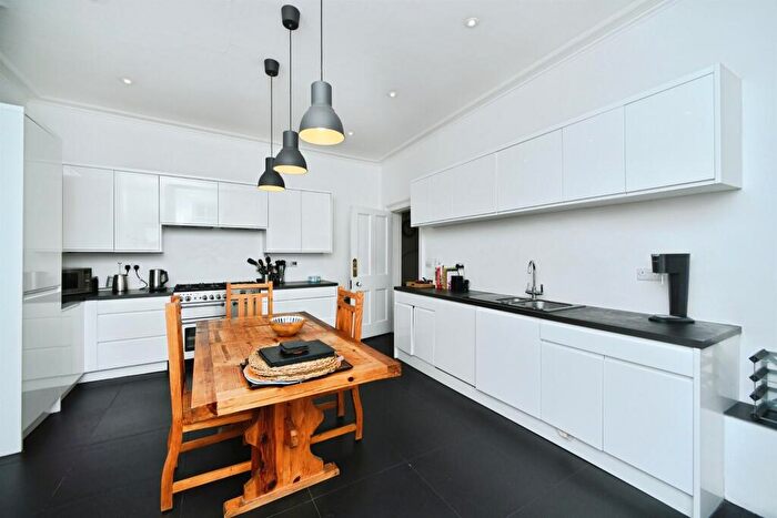 4 Bedroom Apartment For Sale In Sussex Square, Brighton, BN2