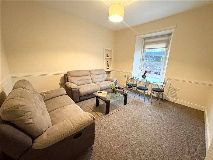 2 Bedroom Flat To Rent In High Street, Dundee, DD2