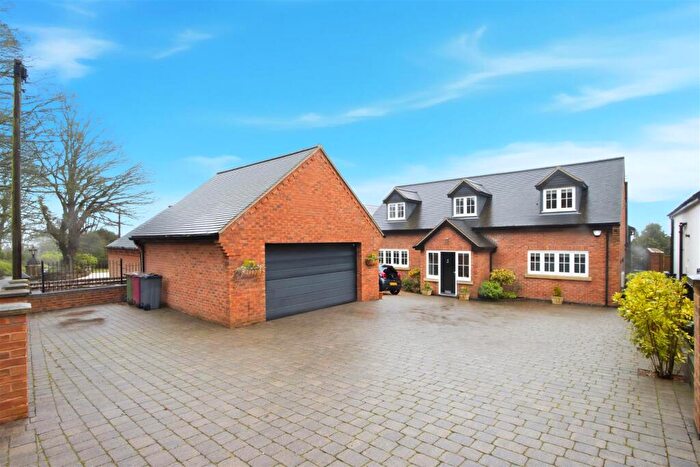 4 Bedroom Detached House For Sale In Longedge Lane, Wingerworth, Chesterfield, S42