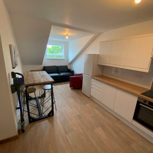 4 Bedroom Flat To Rent In Melton Crescent, Horfield, Bristol, BS7